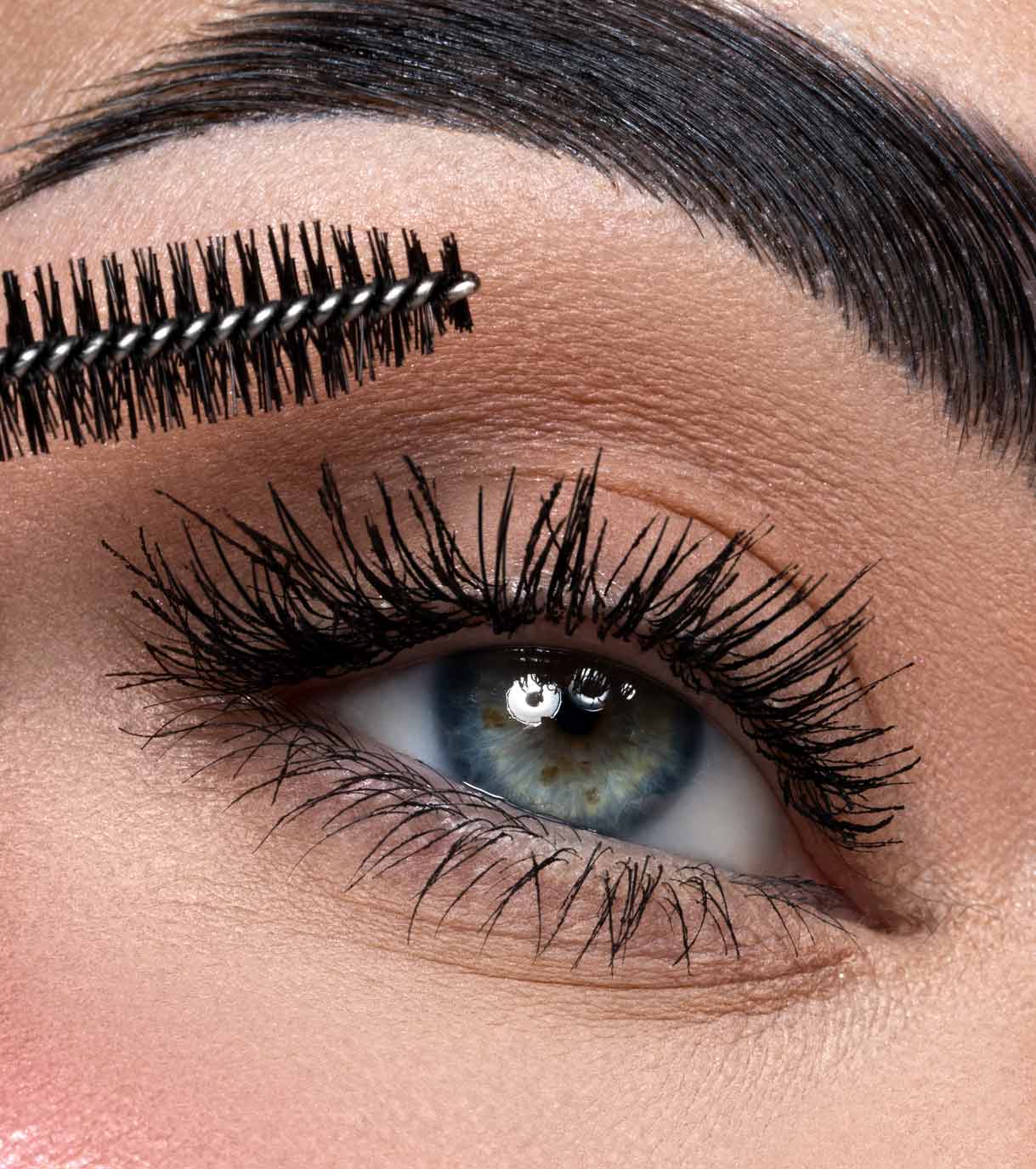 dolly-mascara-vip-makeup-swatches